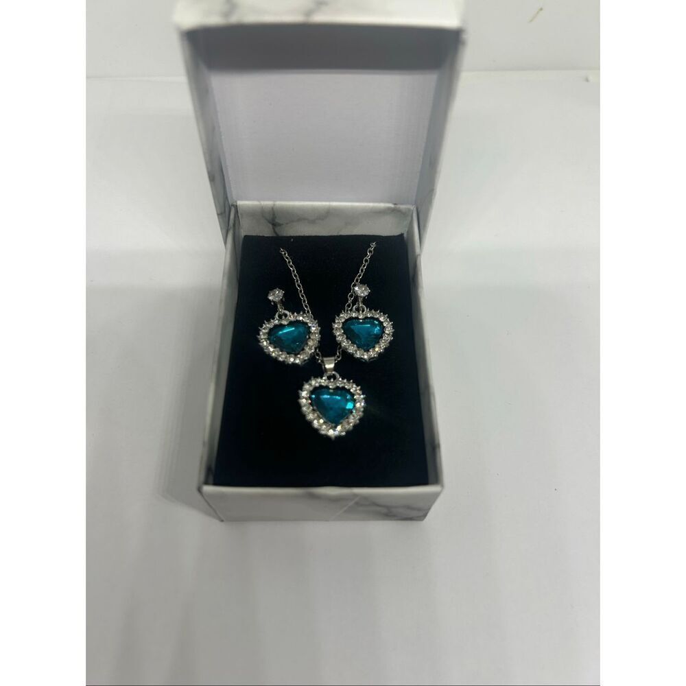 Heart Necklace – Small Crystal Pendant And Earrings Gift Box Included!